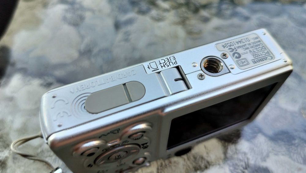 Compact Digital Camera Canon Digital Ixus 30 Full box 3,2Mp Zoom optic