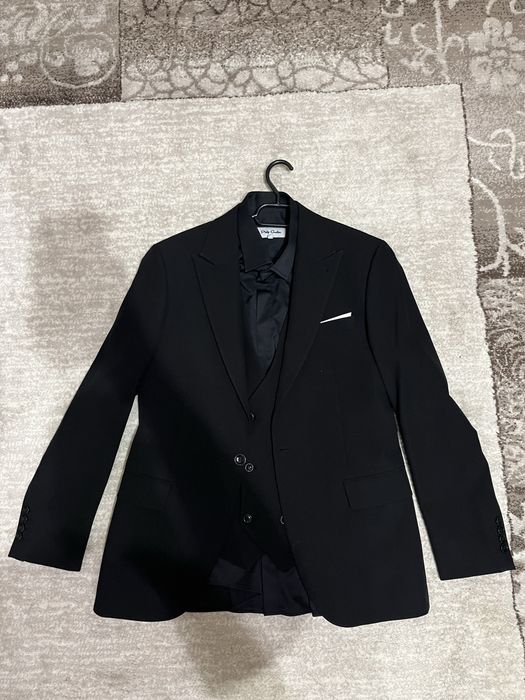 Costum si pantaloni negri