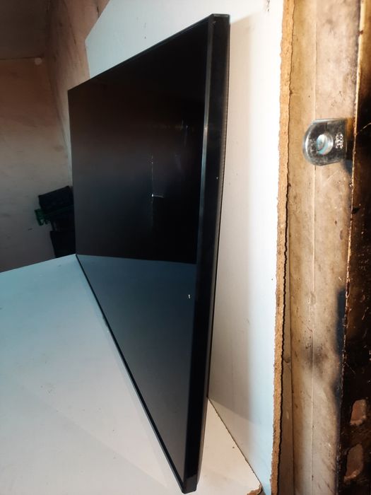 Телевизор Самсунг 43 инчов  SAMSUNG UE43TU8072U за части