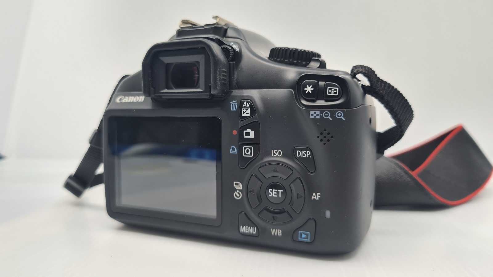 DSLR Canon 1100 D body + incarcator + baterie ( optional obiectiv )