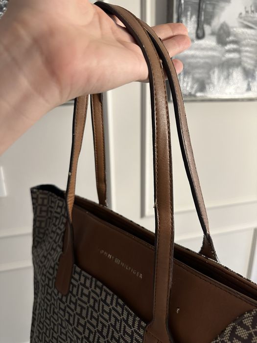 Poseta Tommy Hilfiger