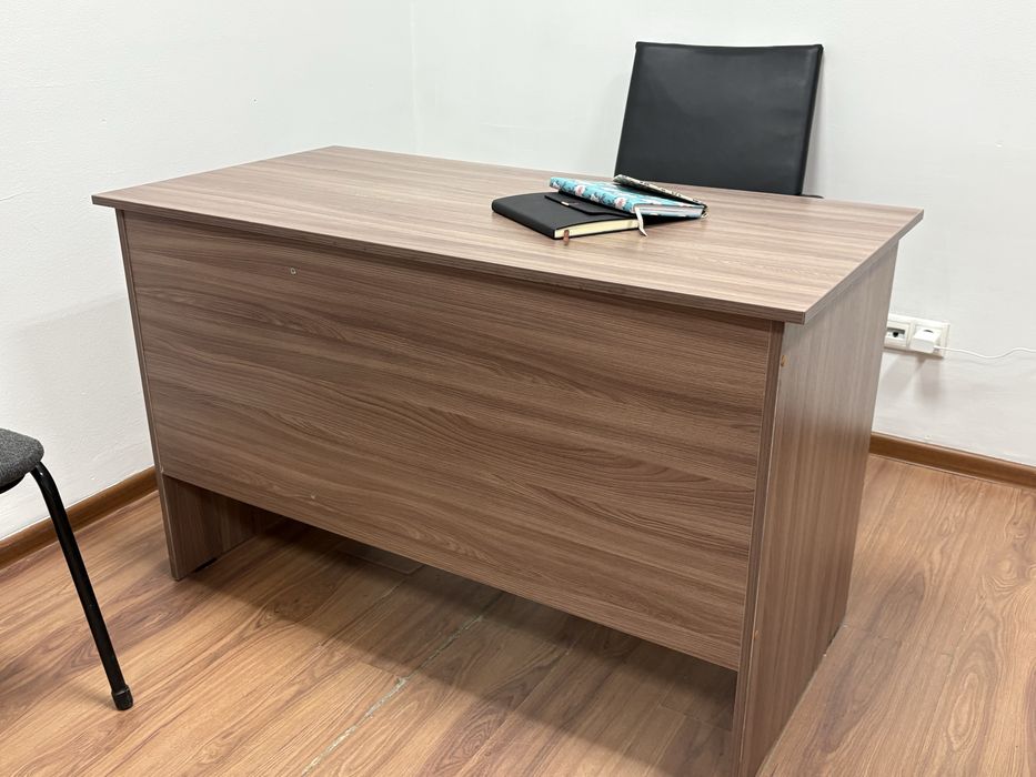 Стол, стулья, вешалка б/у ,