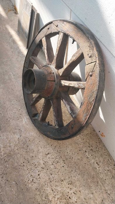 Roată lemn căruță originală