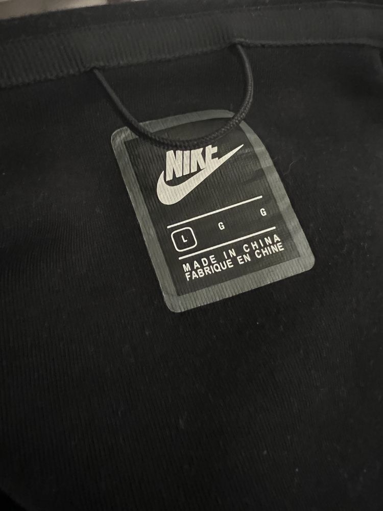 Vand Nike Tech Black in stare foarte buna