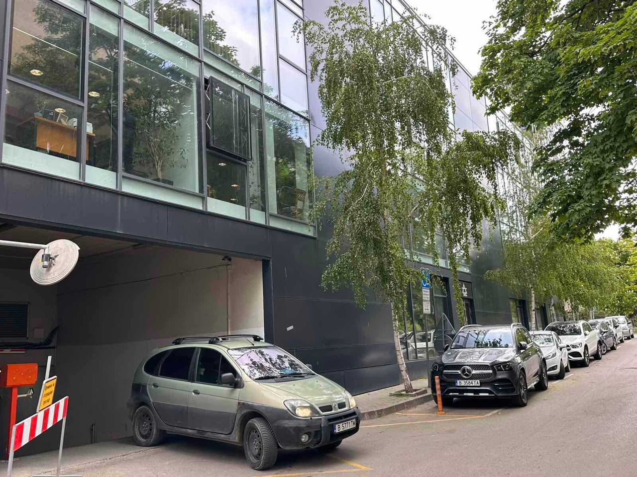 Дава се под наем Гараж / Паркомясто в Варна, Общината - 15 кв.м за 200 € - Снимка #6