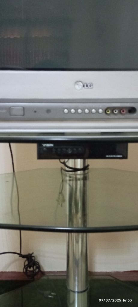 LG Televizor, tyuner va podstavkasi bilan sotiladi