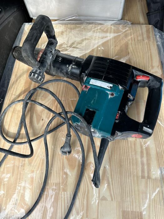 Ciocan rotopercutor demolator Makita HM 1202C