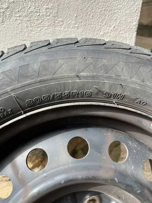Set de 4 cauciucuri de iarna cu jante Bridgestone Blizzak LM-32