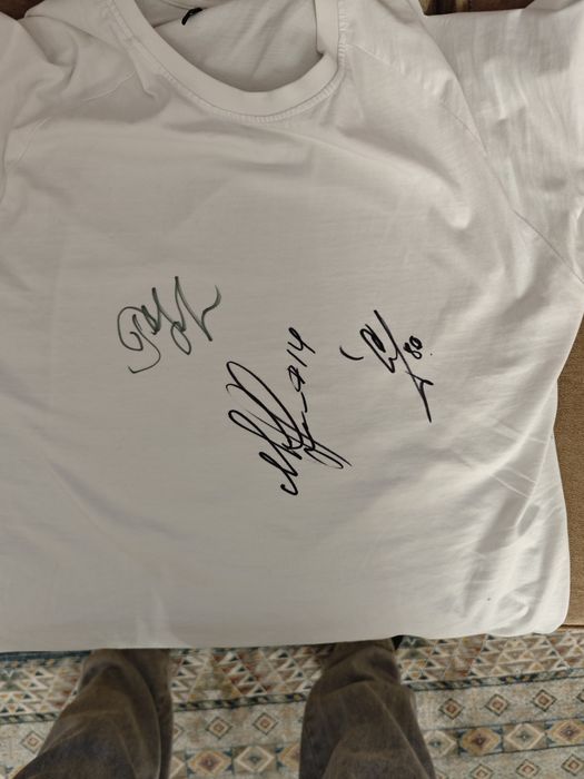 Футболка с подписями футболистов ФК Кайрат