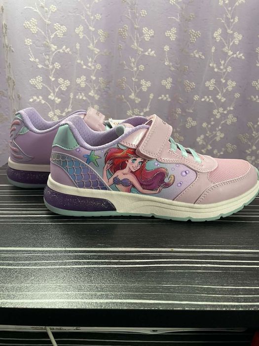 Светещи маратонки Ариел, Geox