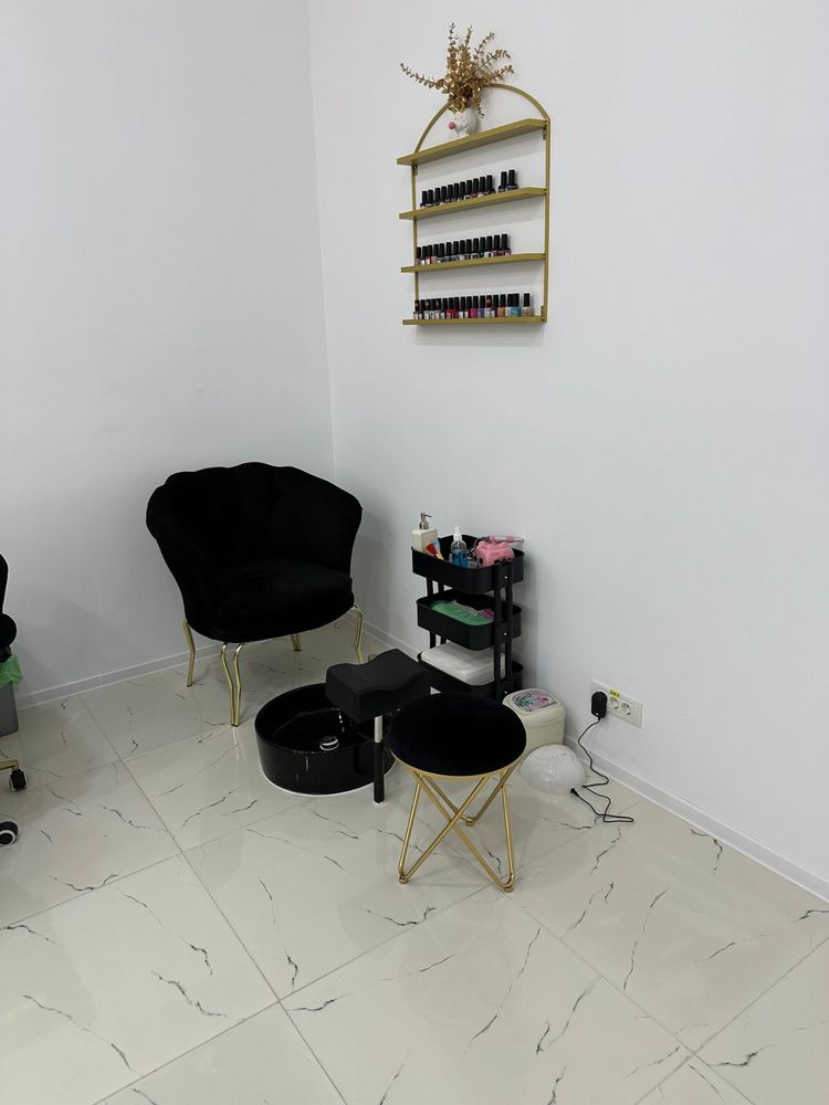 Vand salon infrumusetare Complex comercial