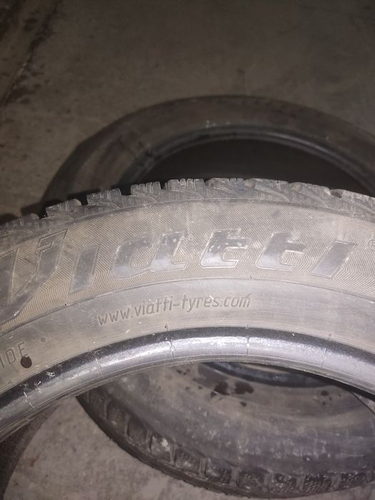 Продам шины зимние шипованные viatti 205/55 r