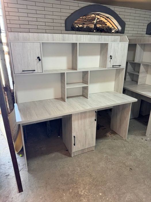 Болалар учун дарс столи 2 та пуфик билан