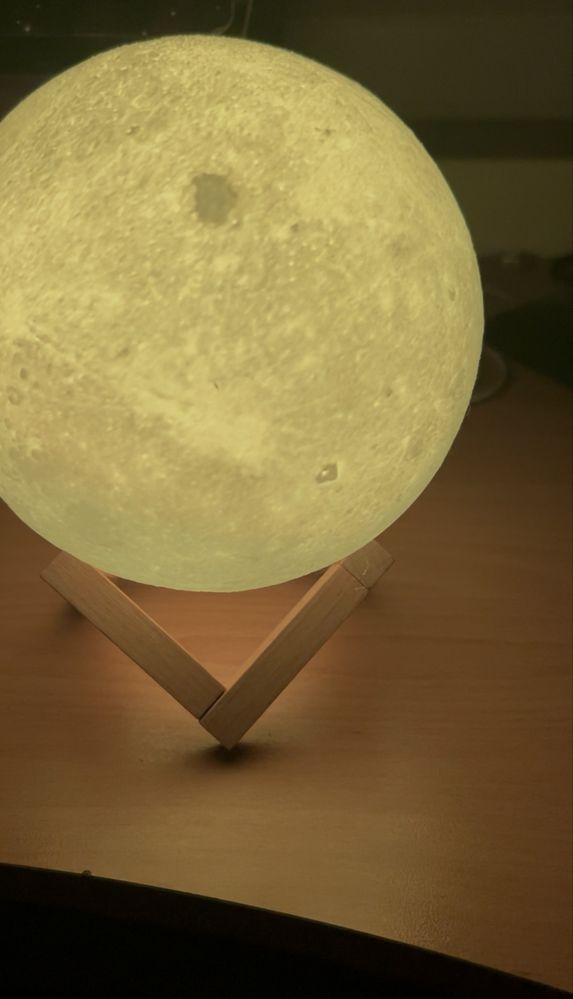 LED Moon Lamp – 3D Лампа Луна с Дистанционно | Подарък и Декорация
