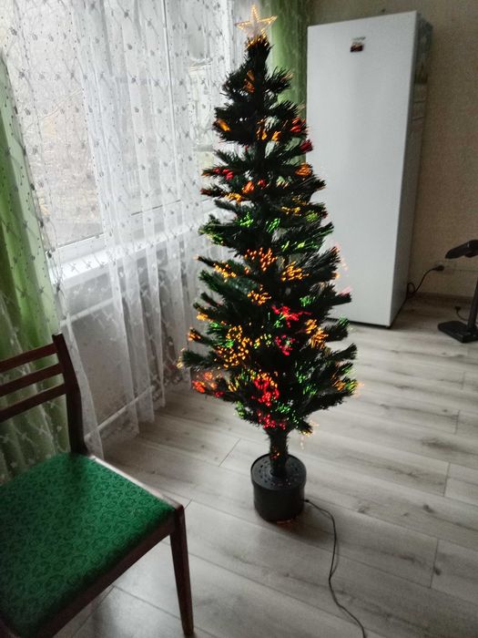 Елка искусственная.