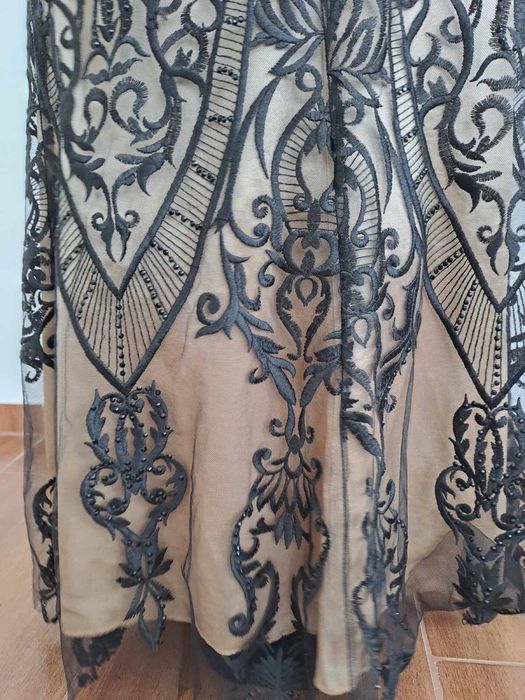 Официална черна рокля с камъчета и бродерия