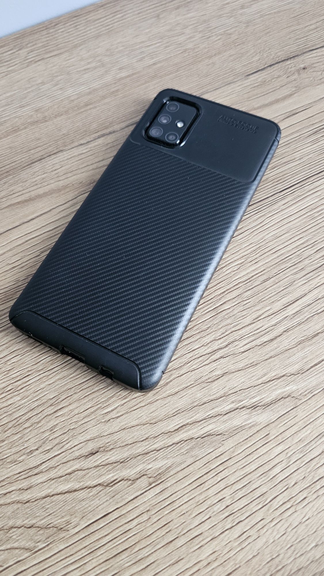 Samsung Galaxy A71 Перфектен с документи и подарък слушалки и кейс