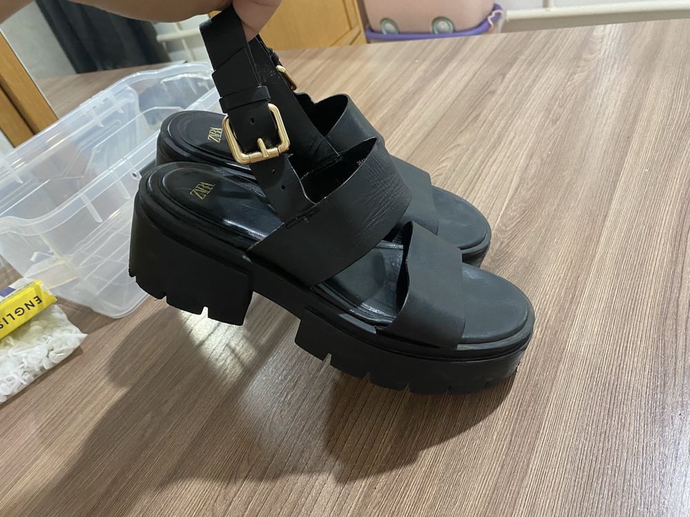 Кожанные 37 размер Zara