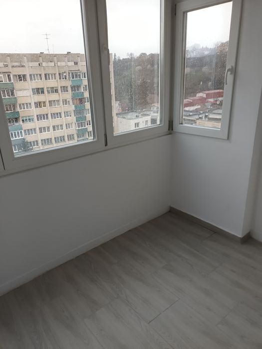 Dau spre inchiriere apartament3 camere  cu bucatarie open  space   l