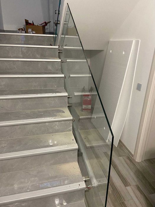 Balustrada de sticla pentru scari si balcoane