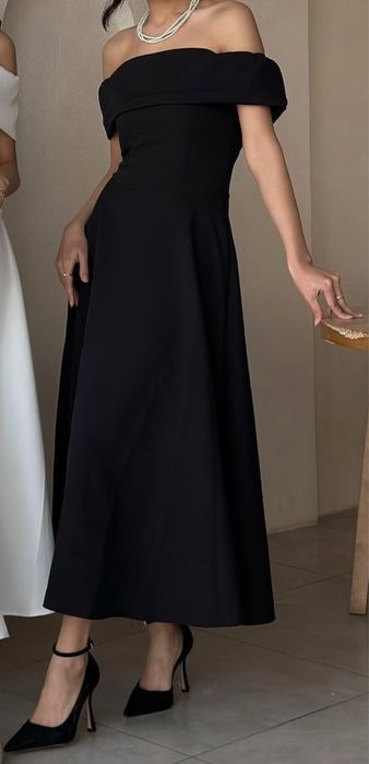 Элегантные платья со спущенными плечками