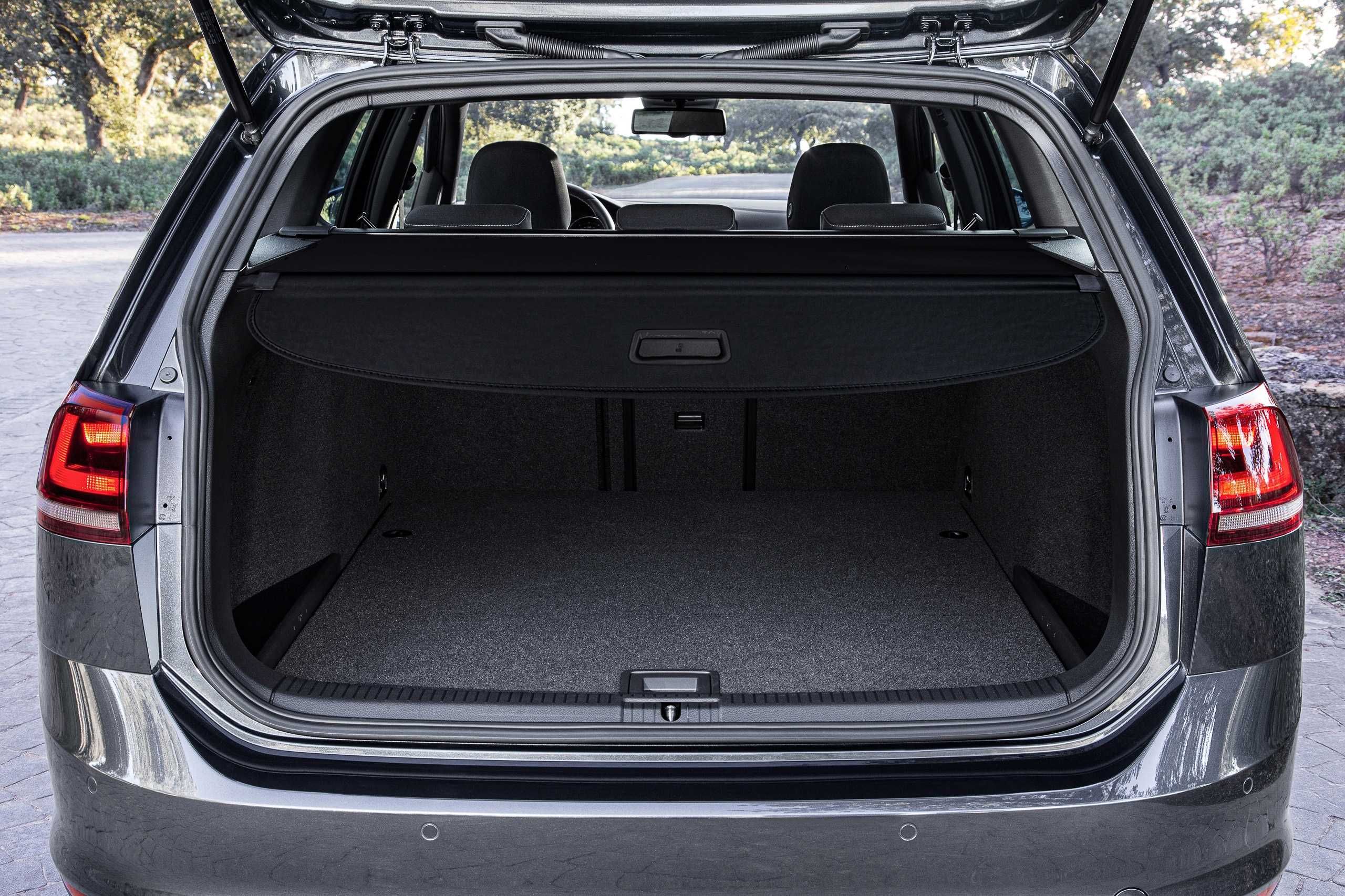Щора за багажник Volkswagen Golf 7 Variant 2013–2020, черна, алуминий