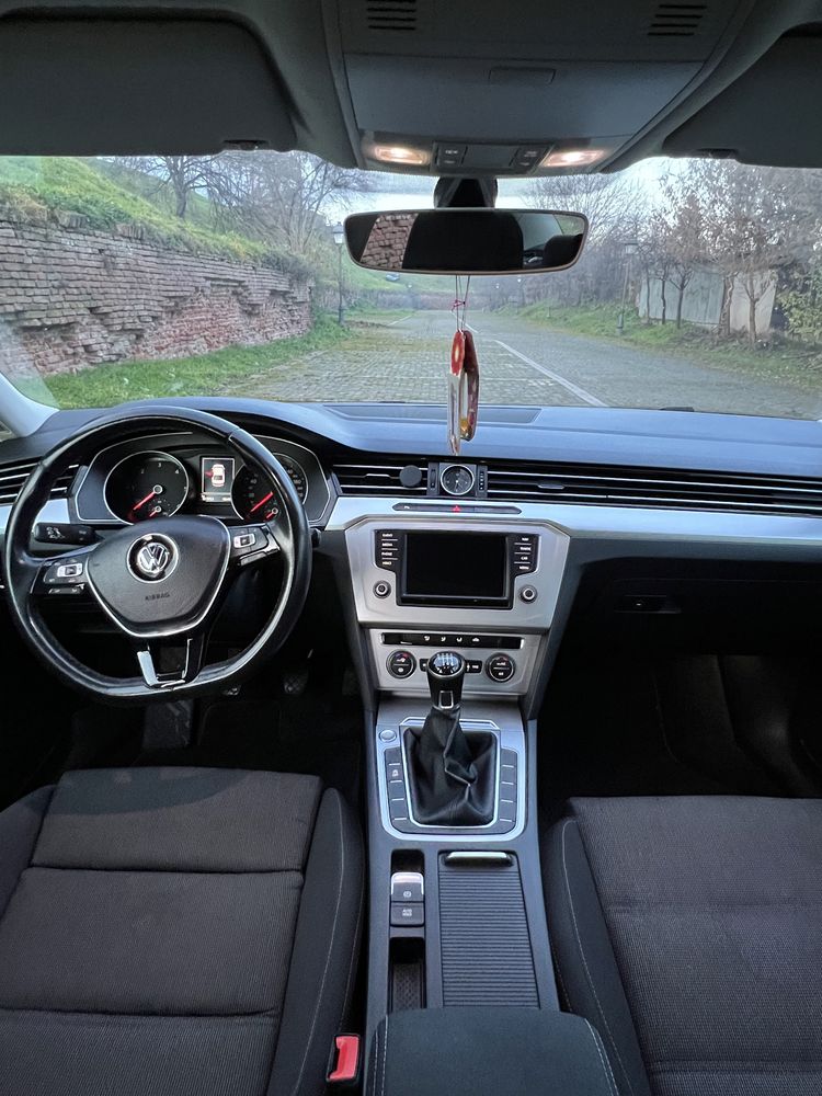 Volkswagen Passat 2.0 TDI 2015 unic proprietar Ro km reali