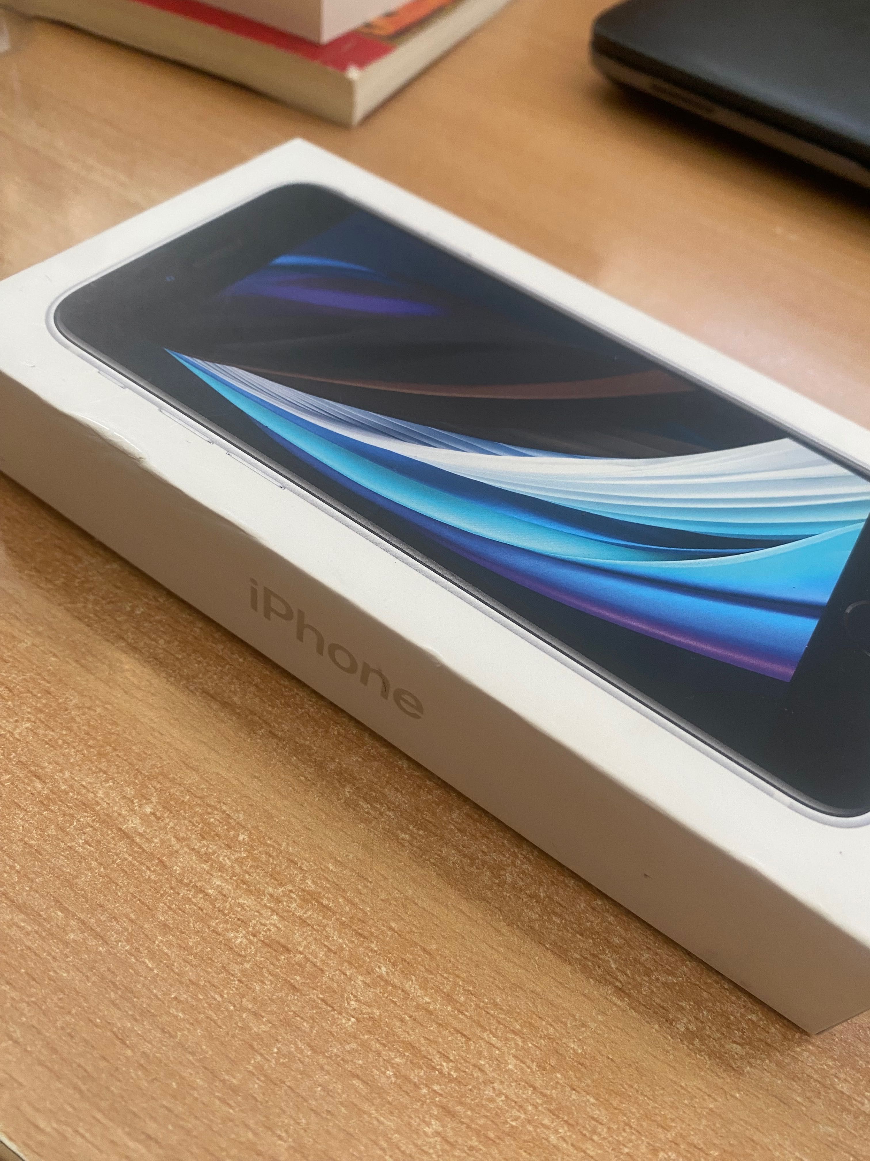 iPhone SE2 употребяван