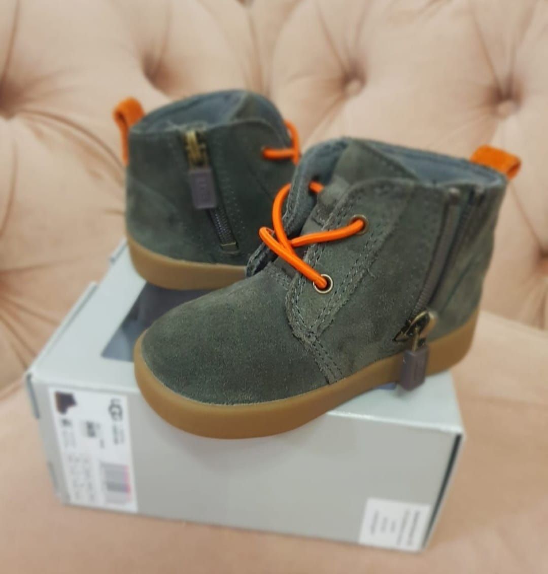 UGG marimea M 12-18 luni