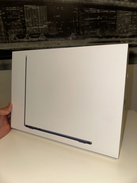 MacBook Air 13" - 16GB RAM, 256GB,
Midnight, Nou