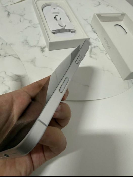 Vand iphone 16  Arata ca nou