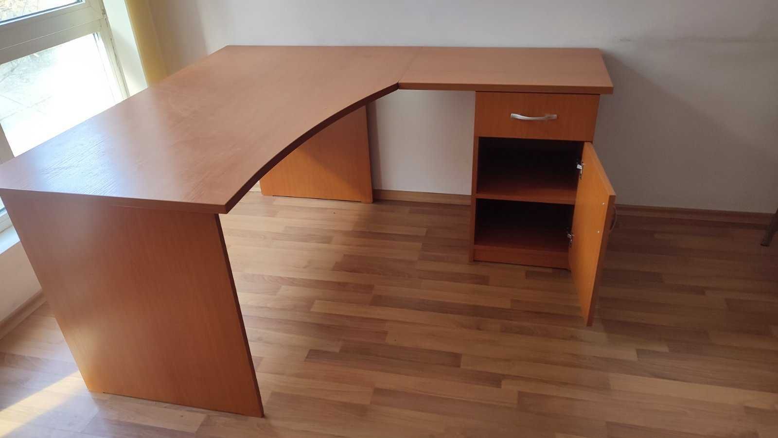 Продавам три броя офис бюра