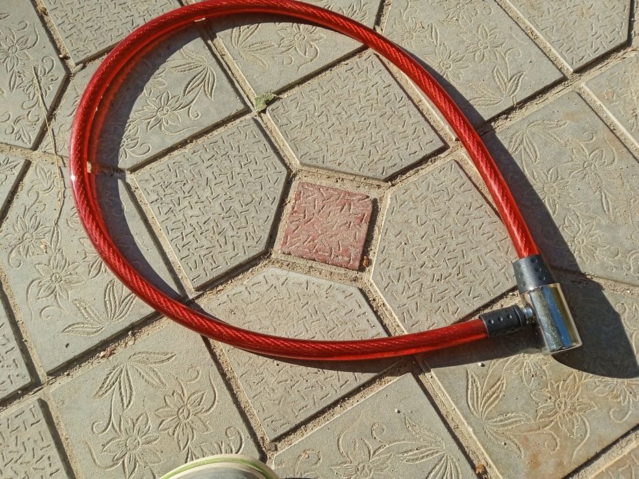 Велосипед и велосипедный замок