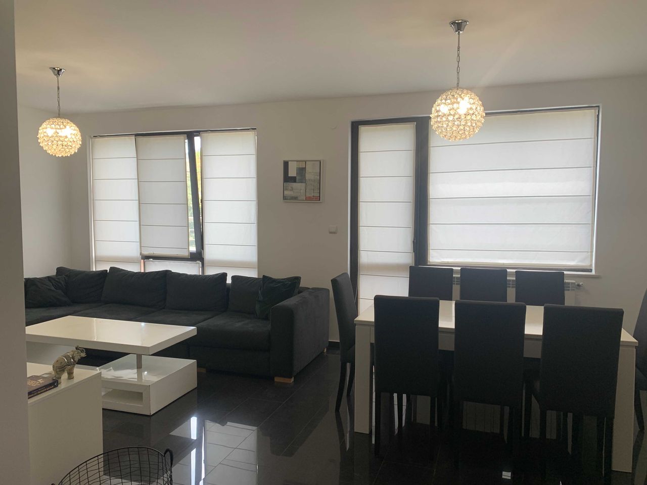 Дава се под наем Тристаен апартамент в Карлово - 100 кв.м за 510 € - Снимка #1