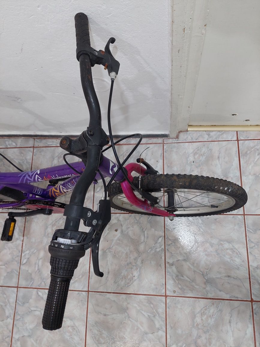 Vând bicicleta copil second-hand