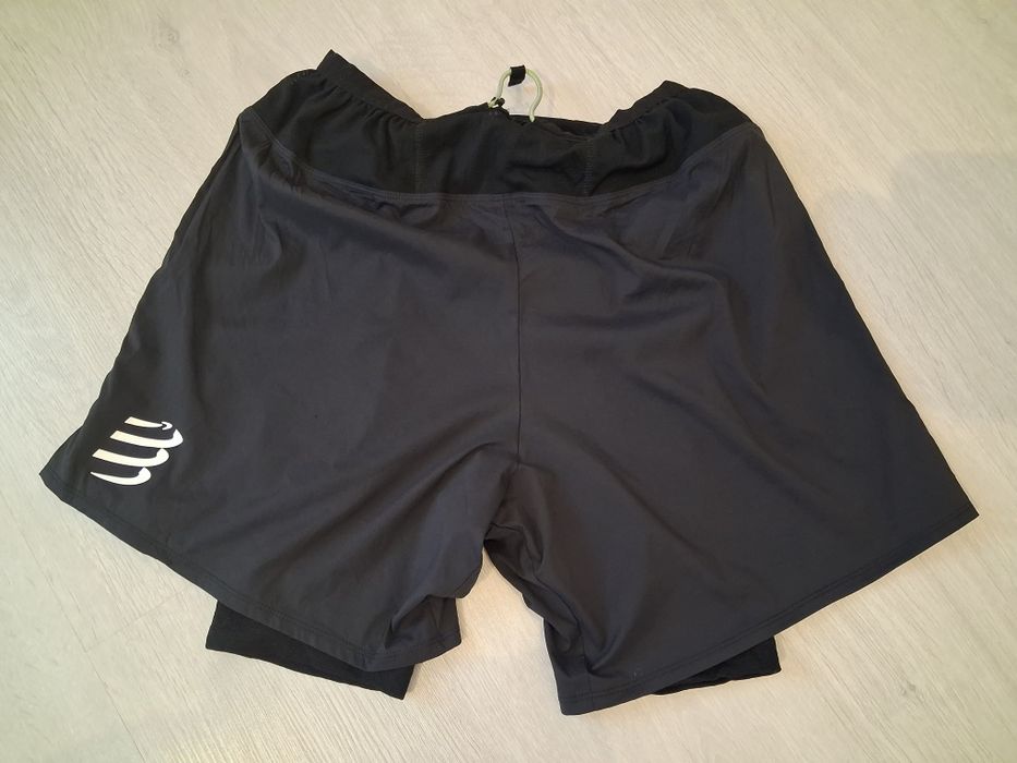 Vând Pantaloni scurti Alergare Compresssport  Barbati mărimea XL