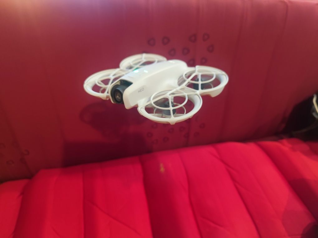 DJI Neo дрон като нов
