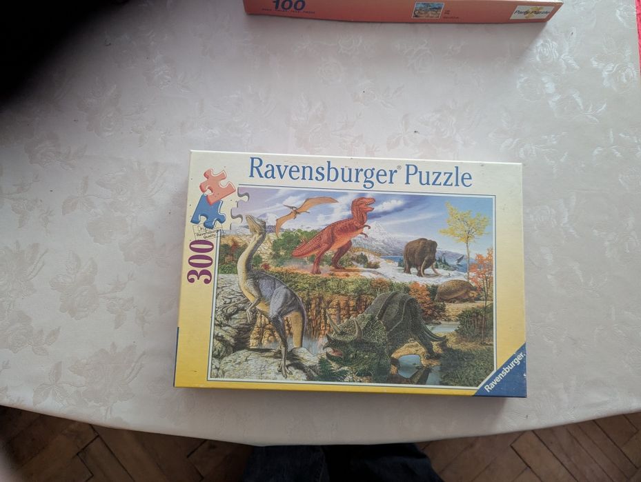 Ravensburger puzzle  300 части Динозаври