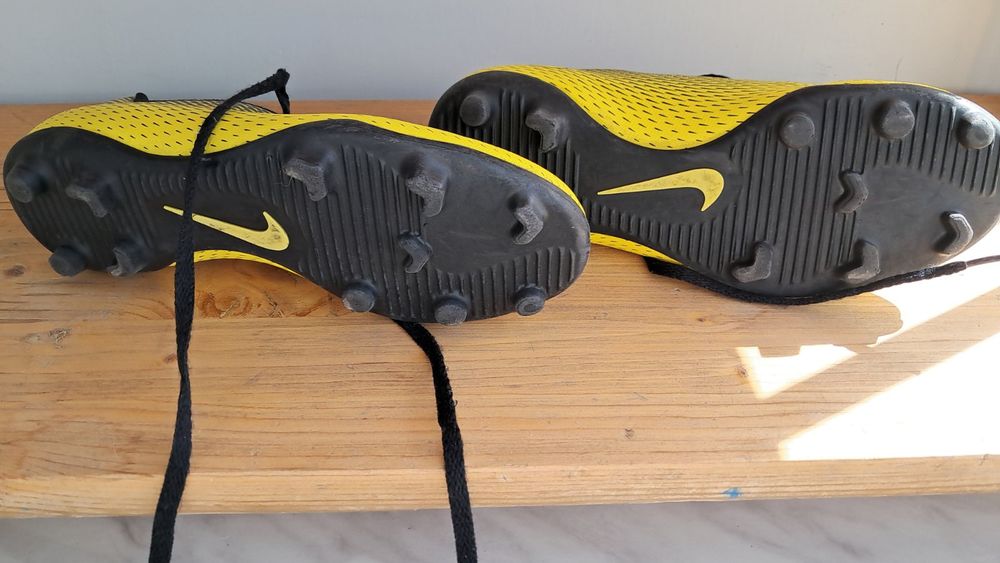 Детски футболни обувки стоножки Nike