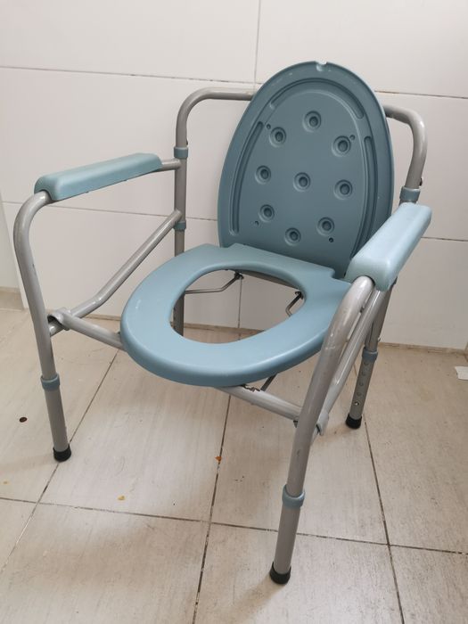 Санитарное кресло. Туалет Складное.
