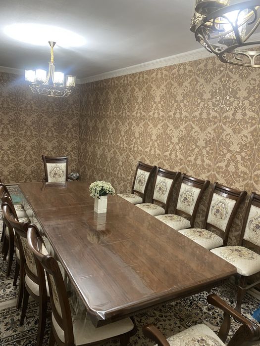 Продоетса стол, стуля 12 персон срочно