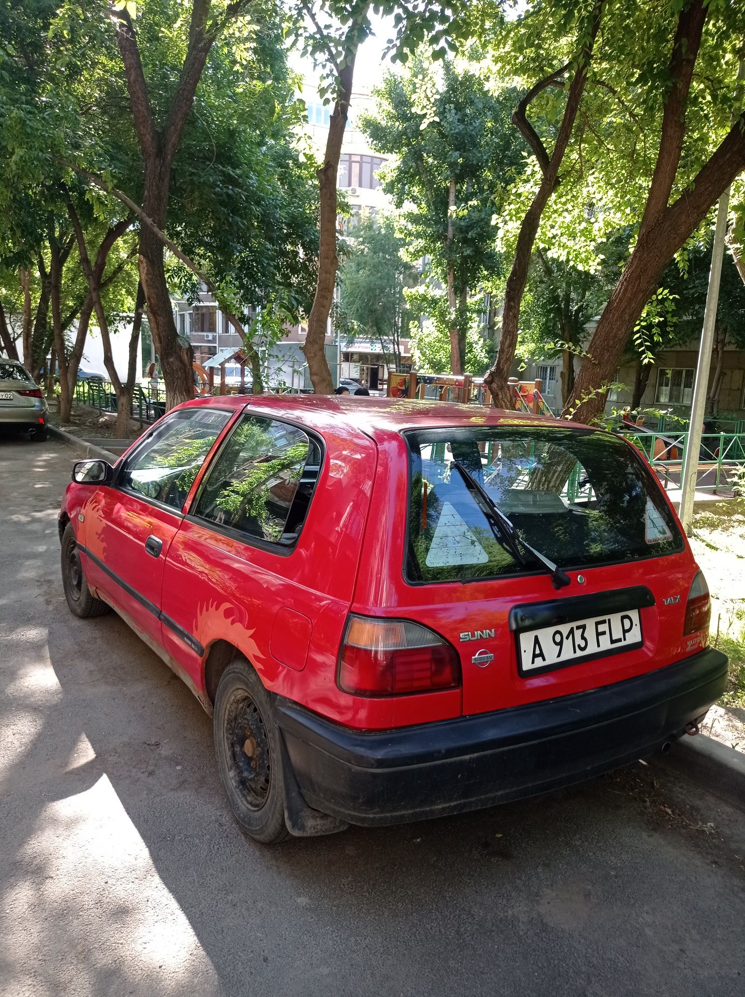 Легковой автомобиль Nissan sunny