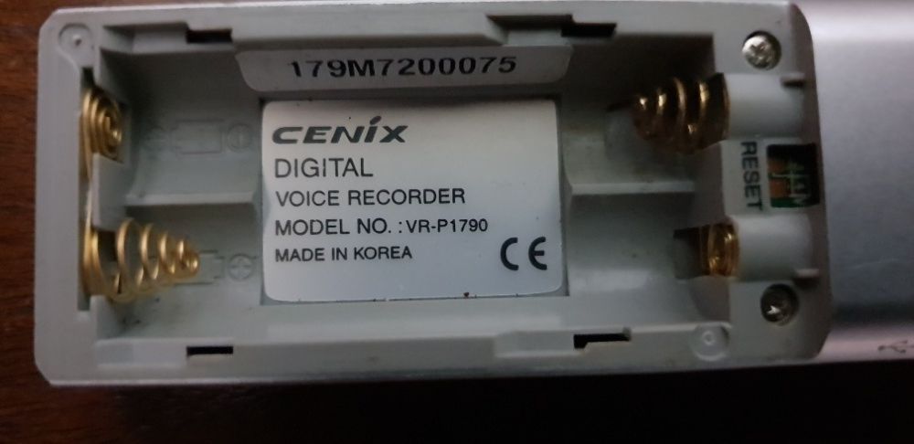 Продаётся корейский цифровой диктофон сеникс