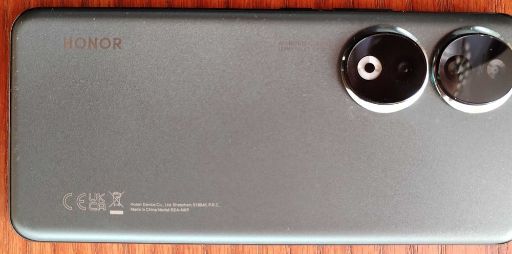 Honor 90 в отлично състояние.