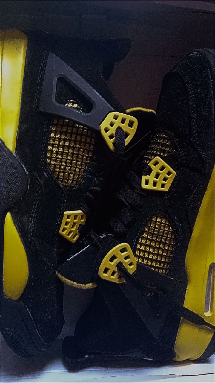 Jordan 4 black yellow thunder