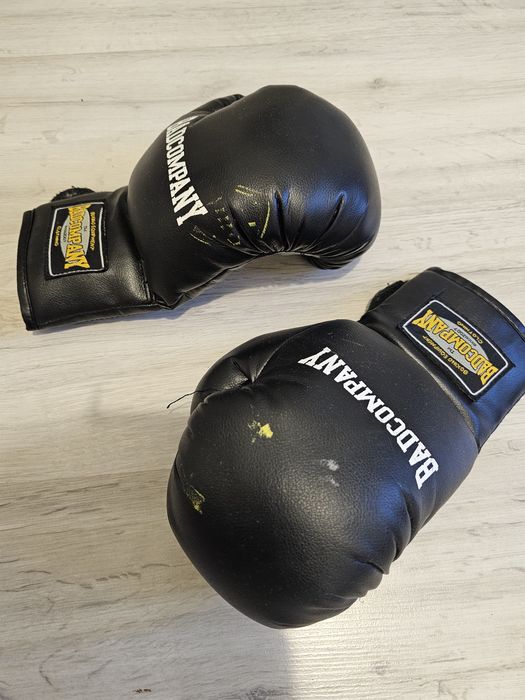 adidasi noi nr 43 marca crivit manusi box marca bad company