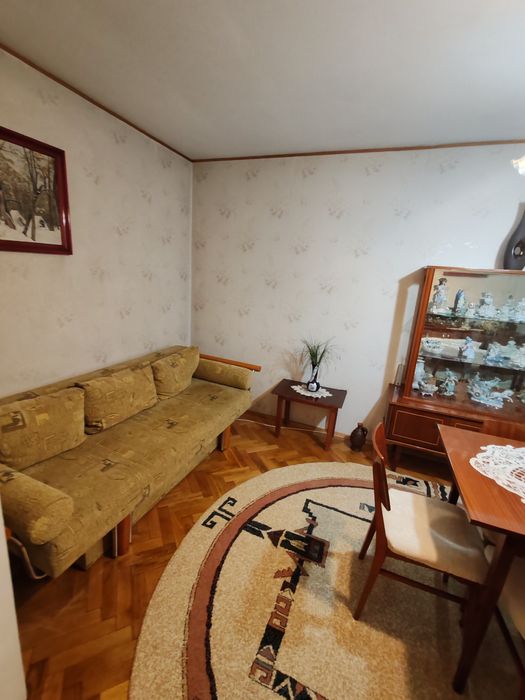 Inchiriez apartament 3 camere decomandat