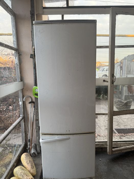 Продам рабочий холодильник