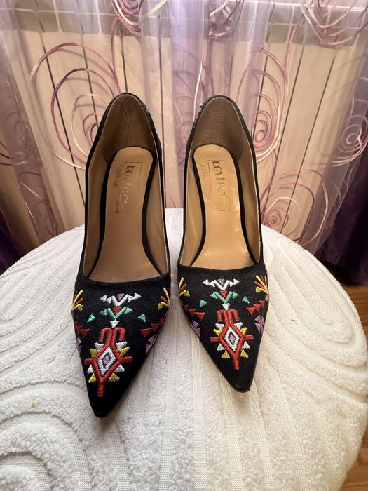 Pantofi broderie stiletto
