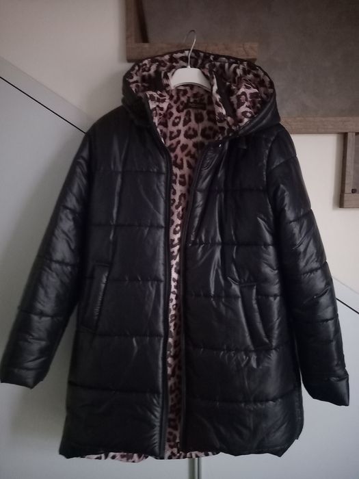 Geacă cu fermoar și glugă